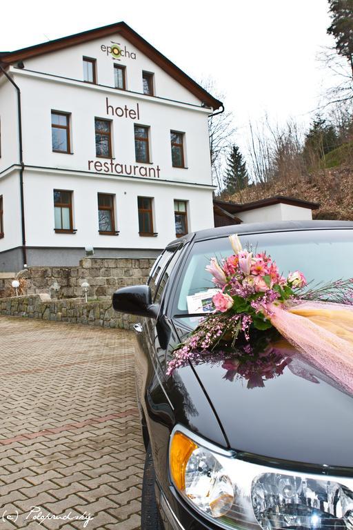 Hotel Epocha Janov nad Nisou Bagian luar foto